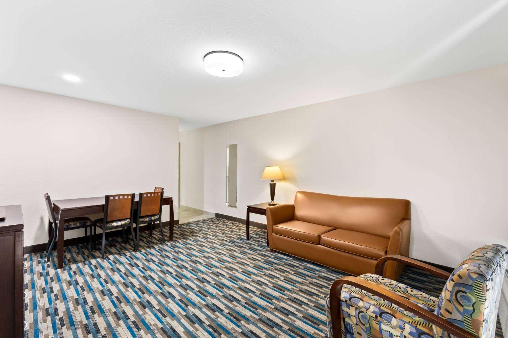 Days Inn & Suites By Wyndham Mesa Near Phoenix Exterior photo