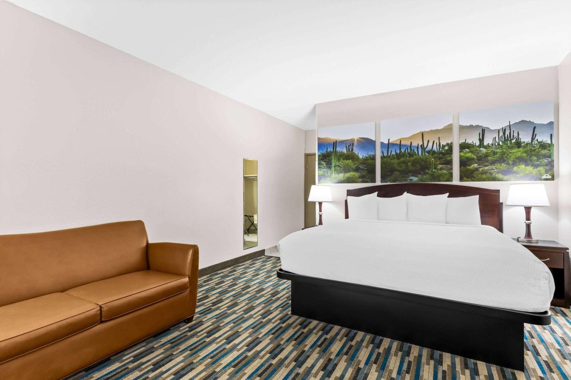 Days Inn & Suites By Wyndham Mesa Near Phoenix Exterior photo