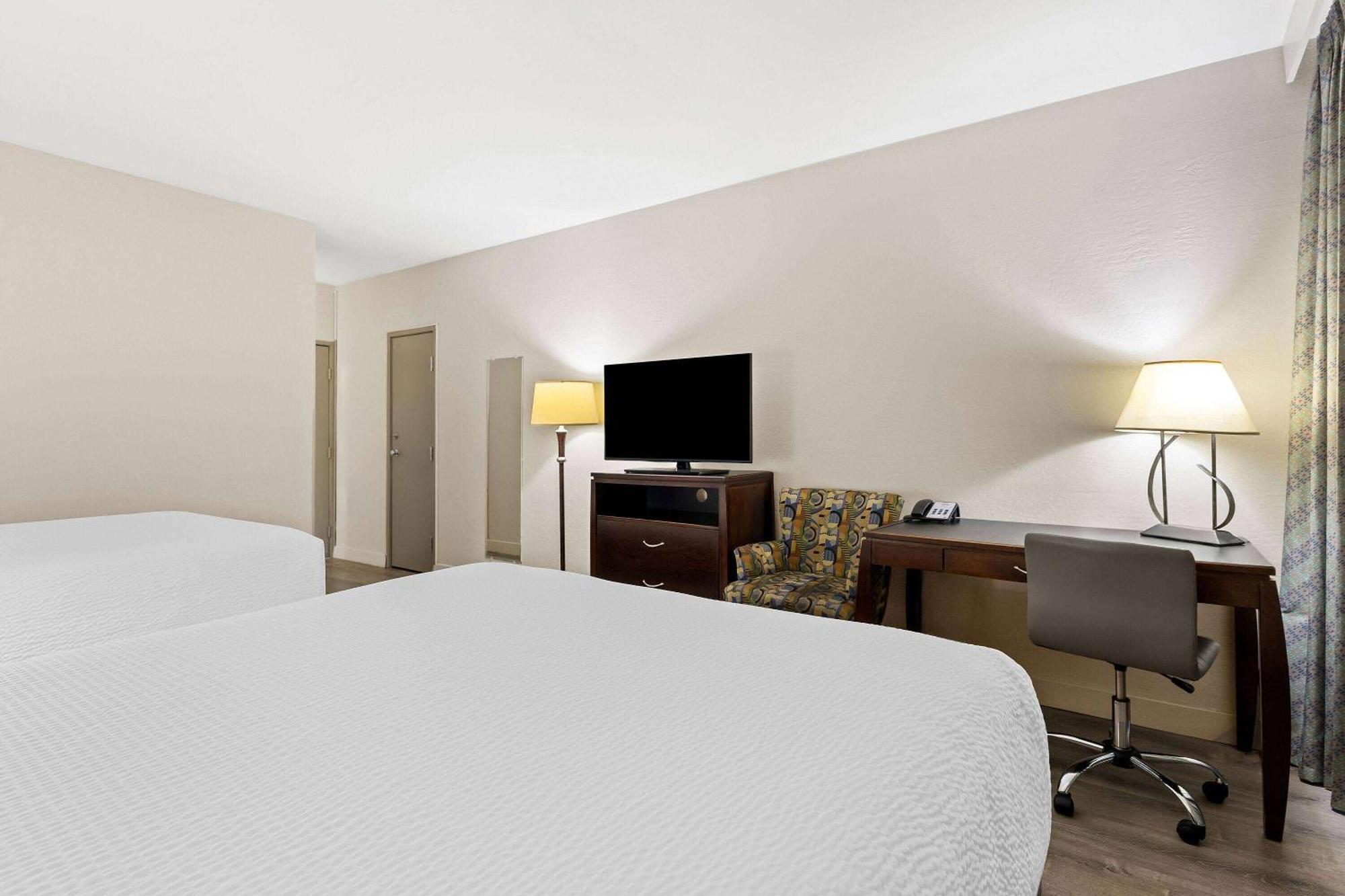 Days Inn & Suites By Wyndham Mesa Near Phoenix Exterior photo